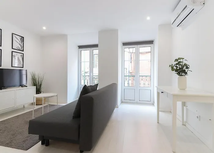 Graca Elegant By Homing Apartment